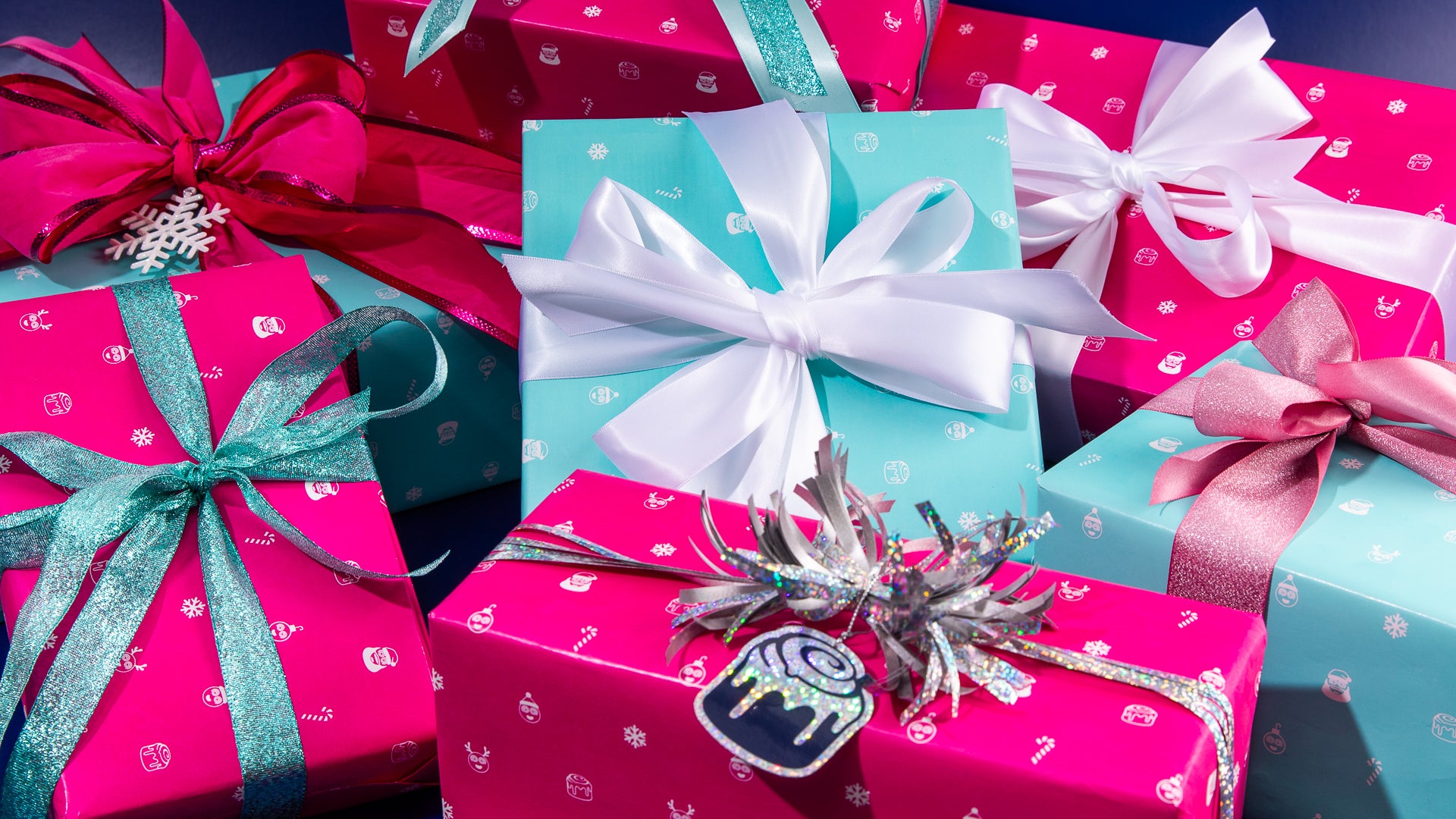 Cinnabon Scented Holiday Wrapping Paper (2PK) – Cinnabon Swag